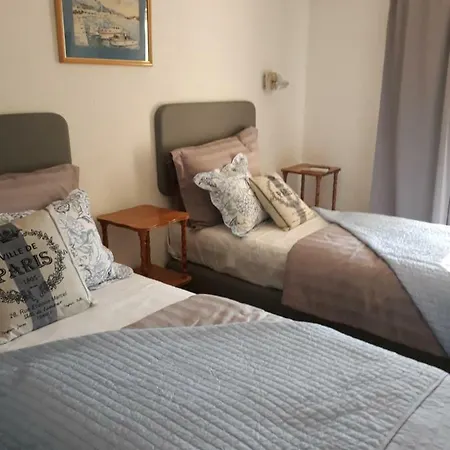 Holiday House Olivia Villa