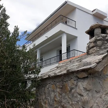 Holiday House Olivia Villa